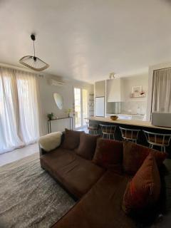 Superbe T2 refait à neuf, tout équipé, très lumineux, au calme ! Parking privé - Ajaccio - Ajaccio - 9