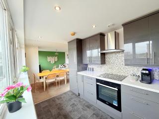 Penthouse with City Views - Bristol - 9