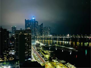 High-rise Beach Home in Busan - 8