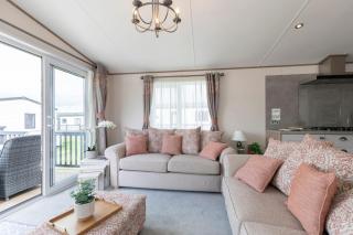 Peaceful Millers Lodge at The Cotswold Water Park - South Cerney - 6