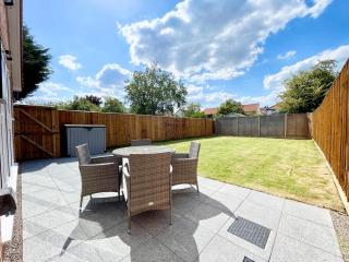 NEW Bungalow - near Quays - Ample Free Parking - Wi-Fi - Gloucester - 8