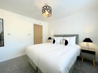 NEW Bungalow - near Quays - Ample Free Parking - Wi-Fi - Gloucester - 3