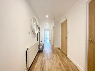 NEW Bungalow - near Quays - Ample Free Parking - Wi-Fi - 1