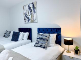 Modern & Cozy - City Centre 2-Bed Flat with Garden - 4