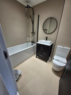 23 Lux stylish 2 bed 2 bath with balcony NEC n12 - 6