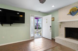 Mai Tu Suns - Renovated 3 Bedroom Beach Home! - Myrtle Beach - 5