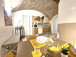 City Heart Cozy Apartment Desenzano - Desenzano del Garda - 2