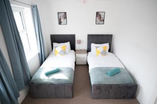 Extraordinary Tranquil Rochester Free Parking X 2 - Strood - 1