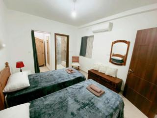 4 Bedroom maisonette with private pool - 5