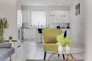 City View 2BR I Parking I King Bed I Workspace - Dallas - 7