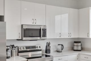 City View 2BR I Parking I King Bed I Workspace - Dallas - 4