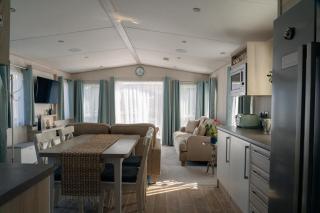 New Forest Retreat on a Holiday Park - New Milton - 9