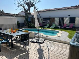 Le Clos des Figuiers villa pool and jacuzzi - 7