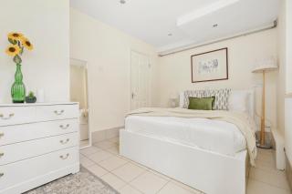 Flat on Broadway Market with Patio - 5
