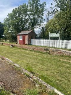 Old Ningwood Station Bed & Breakfast, Ningwood, Isle of Wight PO41 0TG - Shalfleet - 8
