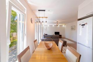Merak City Center 2-Bedroom apartment with French balcony - Sarajevo - 7