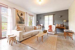 Stylish villa with large pool and stunning views - 4