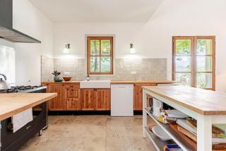 Stylish villa with large pool and stunning views - 2