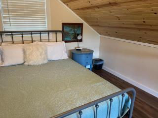 The Lonesome Dove Lake Cabin - Canyon Lake - 9