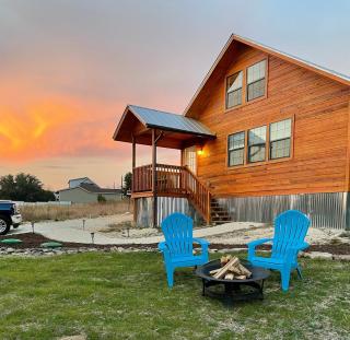 The Lonesome Dove Lake Cabin - Canyon Lake - 6