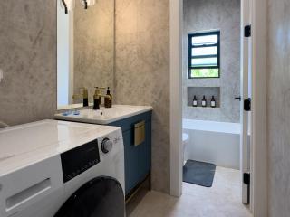 Highend Hideaway with rooftop and NYC views, 2 Kings beds, Sleeps 10, 20 PERCENT OFF - Hoboken - 1