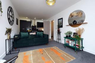 26 7 mins Stadium Central Apart sleeps 4 - Cardiff - 6