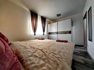 Apartmani "Marina" - Otočac - 1