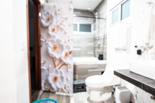 Modern Home with Parking 3ACs, 1King & 3Queen Beds Netflix PayPerView - Tepic - 1