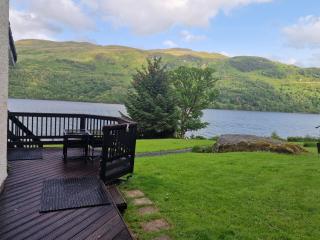 WATERSIDE 3 BED COTTAGE, HOT TUB, SAUNA, PVT BEACH - Arrochar - 5