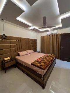 5 Marla 2 bed penthouse For Family stay Secured - Lahore - 9