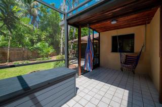 Luxury Queen Room, Walk to UM, Free Car Service! - 2