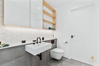 Stylish 2BR w Cinema, Gym, Games Room & Free Parking, Kew Gardens - Kew Bridge - 1