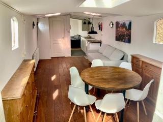 Prague on Boat, Privat Pier, Free Parking - Prag - 8
