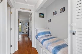 Turtleville Queen bed kid bed Renovated in 2025 - Hilton Head Island - 7