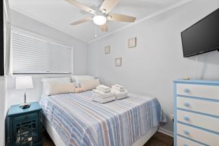 Turtleville Queen bed kid bed Renovated in 2025 - Hilton Head Island - 8