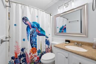 Turtleville Queen bed kid bed Renovated in 2025 - Hilton Head Island - 6