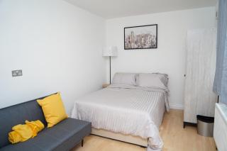 Garden Level Flat Heathrow airport 20 min, 7 min Tube Fast WiFi - Londra - 5