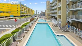 Steps to Beach - Ocean Views - Pool - 9