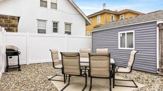 Modern Beach Retreat Sleeps 8 - Big Yard & BBQ - Ventnor City - 4