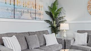 Modern Beach Retreat Sleeps 8 - Big Yard & BBQ - Ventnor City - 2