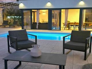 Villa TM with private heated pool, poolhouse & private garage - Milna - 7