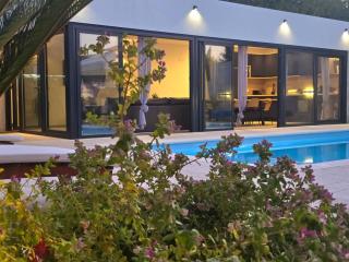 Villa TM with private heated pool, poolhouse & private garage - Milna - 0