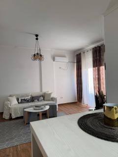 Cozy Corner Apartment - Durrës - 3