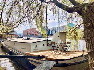 Prague on Boat, Privat Pier, Free Parking - Prag - 0