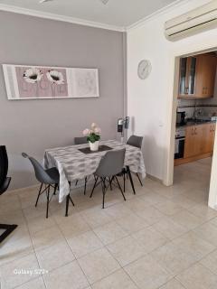 The Hideaway 2 Bed Poolside Groundfloor Apartment On Albatros Full AC Free Fast Wifi - Los Alcázares - 4