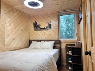 Elegant, Cozy Cub Cabin near Lake with Laundry Unit - Big Lake - 1