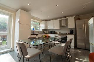 Free Parking 6 Beds Fully Equipped Home Favourite by Contractors & Groups - Earley - 0