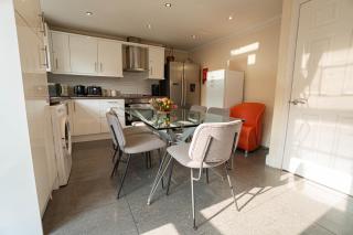 Free Parking 6 Beds Fully Equipped Home Favourite by Contractors & Groups - Earley - 1