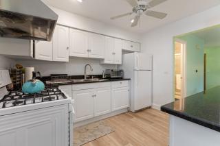 The Ultimate Escape. Unpack, Relax, Enjoy!Sleeps14 - Elmhurst - 8