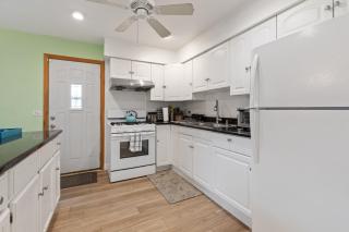 The Ultimate Escape. Unpack, Relax, Enjoy!Sleeps14 - Elmhurst - 9